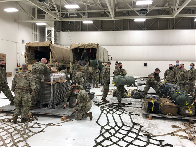 816th Soldiers prepare their equipment for transport on Jan. 14, 2021