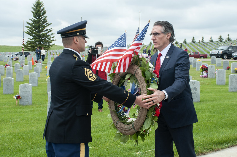 Gov Burgum Receives Wreath Memorial Day 2020